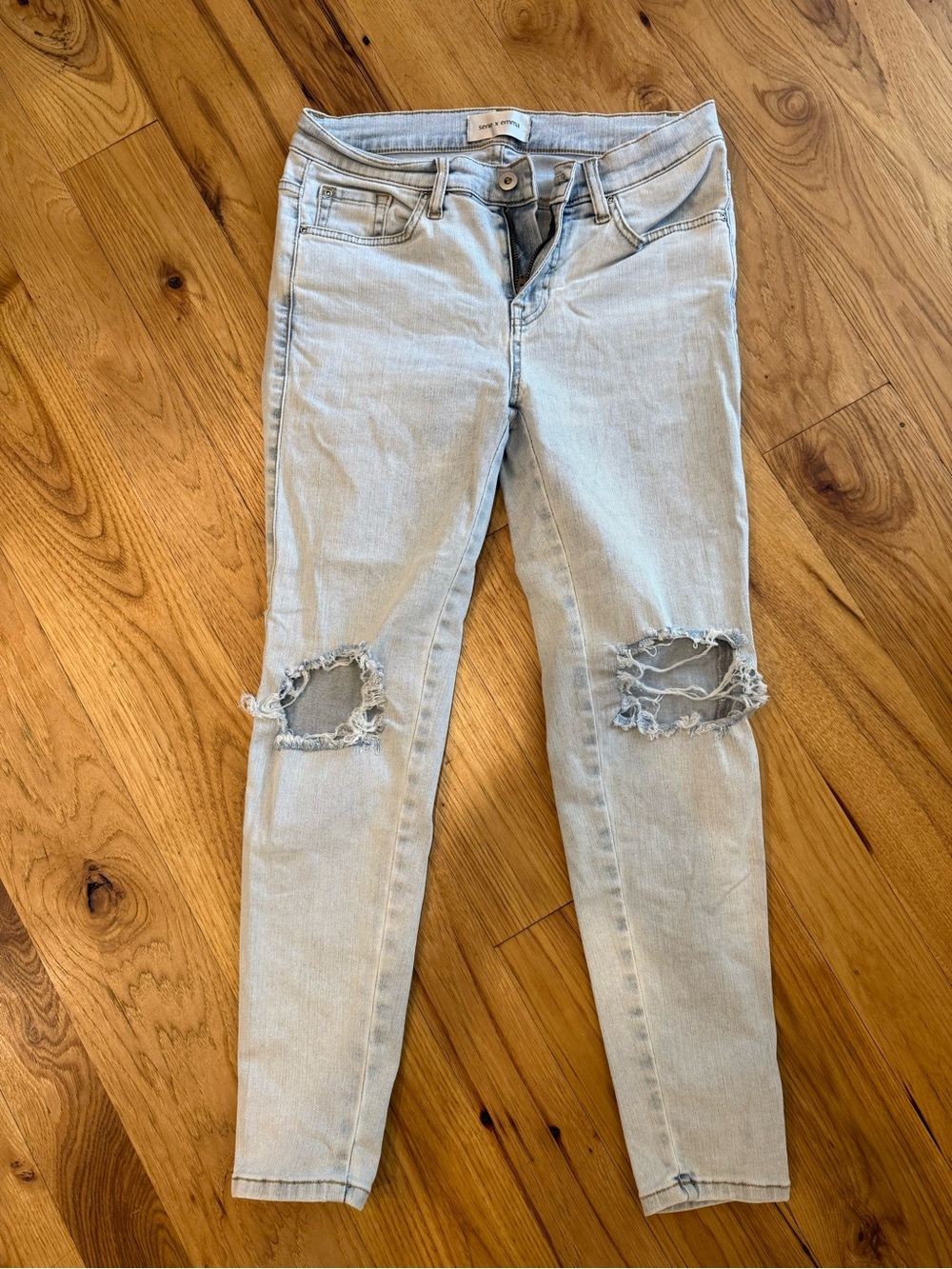 Light Wash Ripped Ankle Jeans for Women